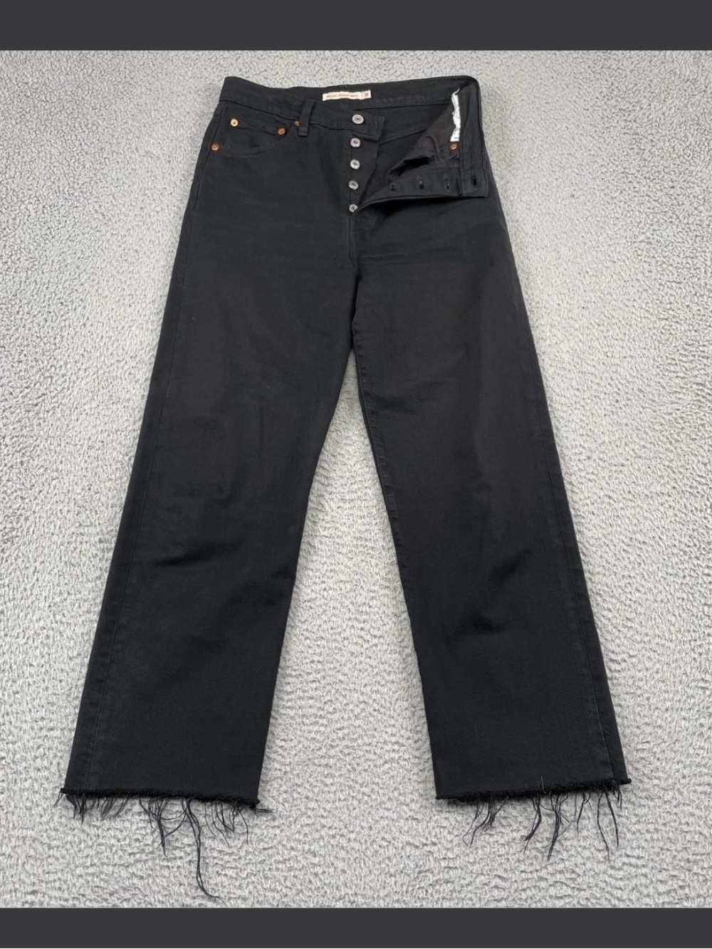 Levi’s Straight Ankle Black With Raw Hem